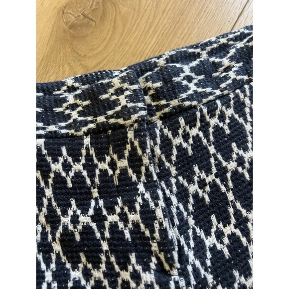 Trina Turk Women's Shorts Black White Patterned Size 14 Woven Textured - Picture 3 of 6